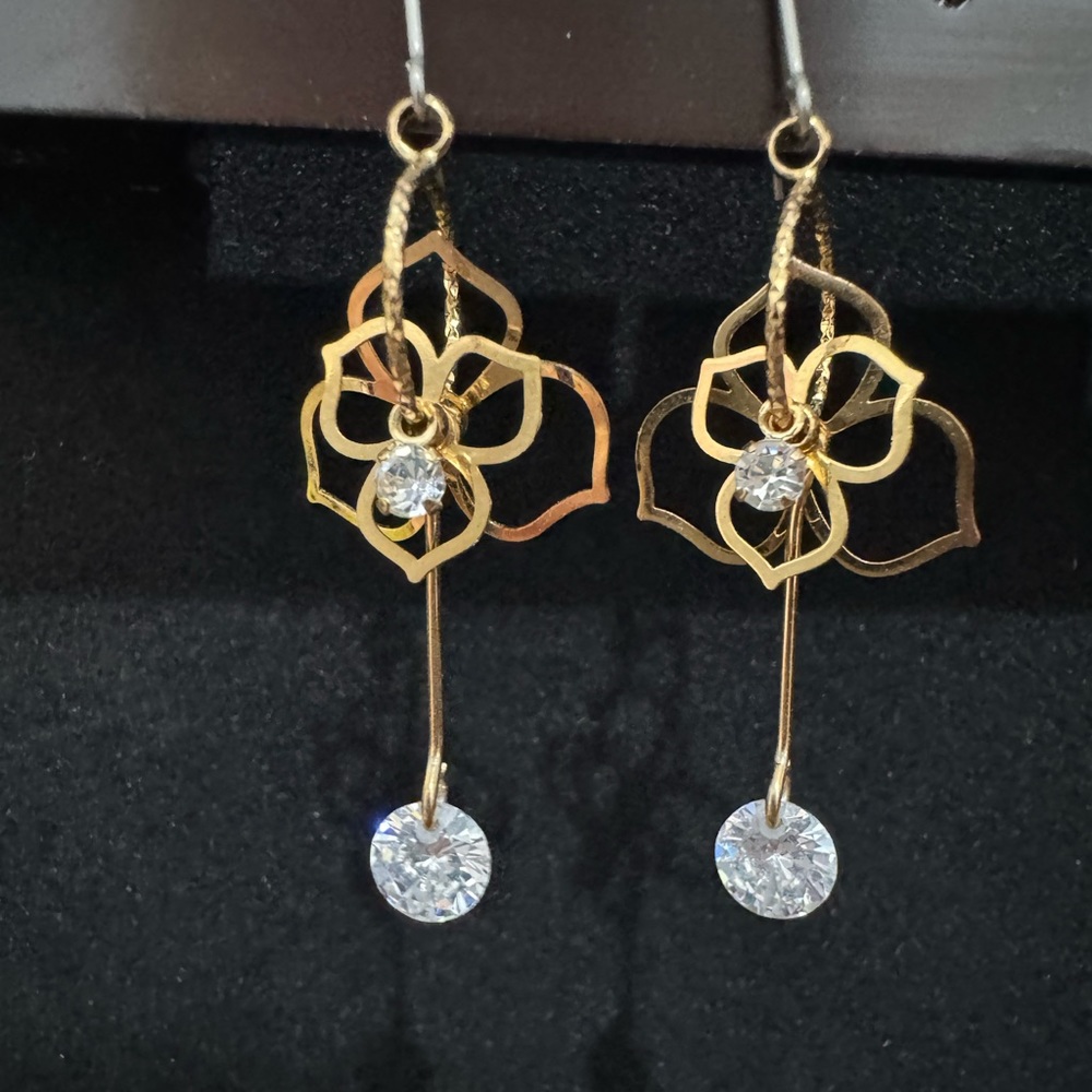 Gold dangle flower earrings with diamond